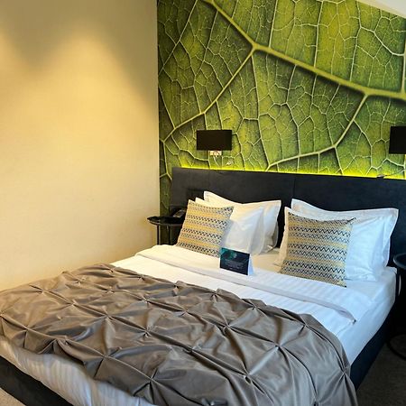 לוצק Noble Boutique Hotel מראה חיצוני תמונה