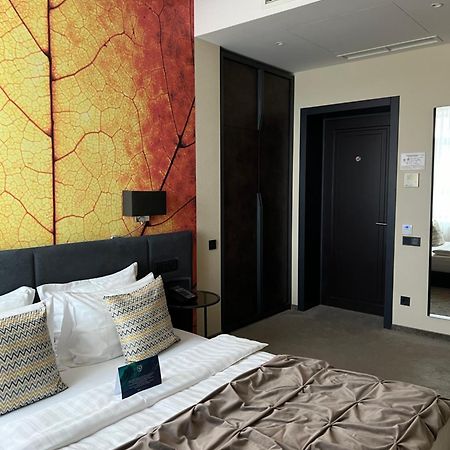 לוצק Noble Boutique Hotel מראה חיצוני תמונה