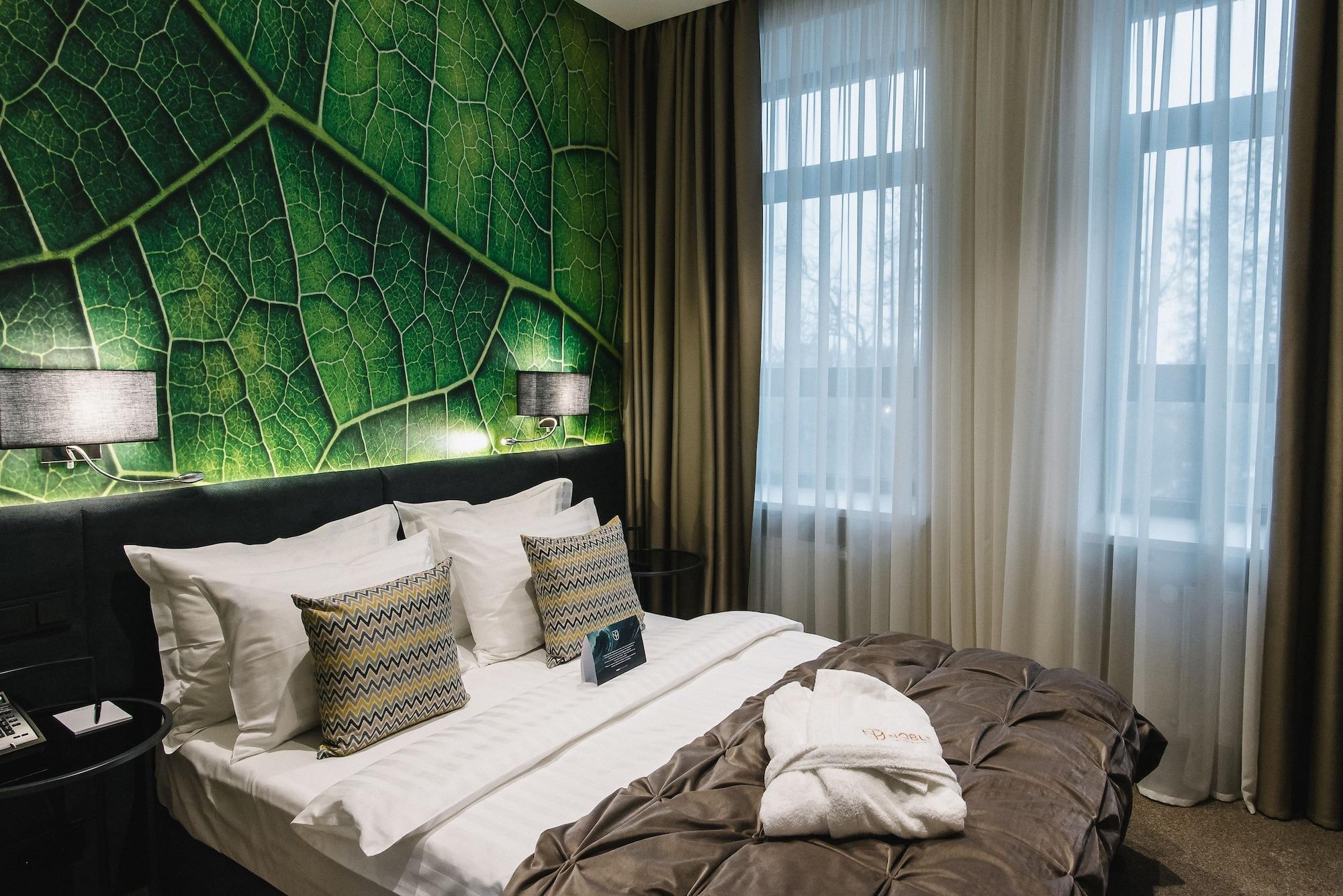לוצק Noble Boutique Hotel מראה חיצוני תמונה