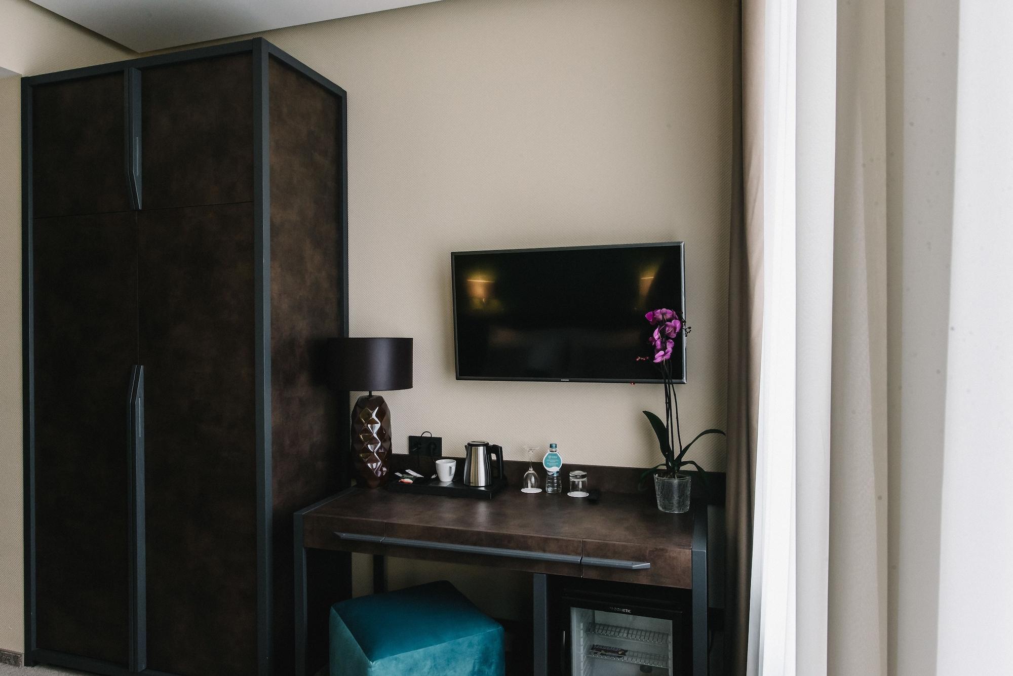 לוצק Noble Boutique Hotel מראה חיצוני תמונה