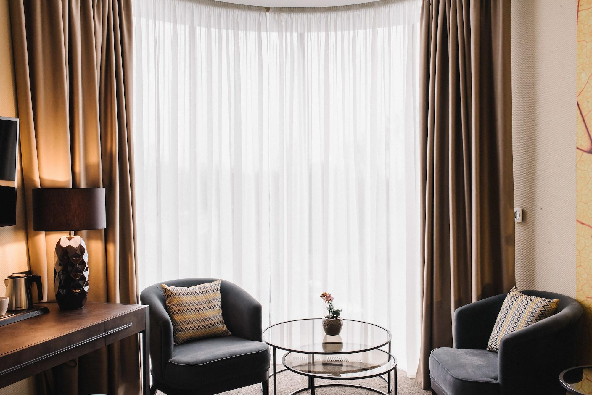 לוצק Noble Boutique Hotel מראה חיצוני תמונה