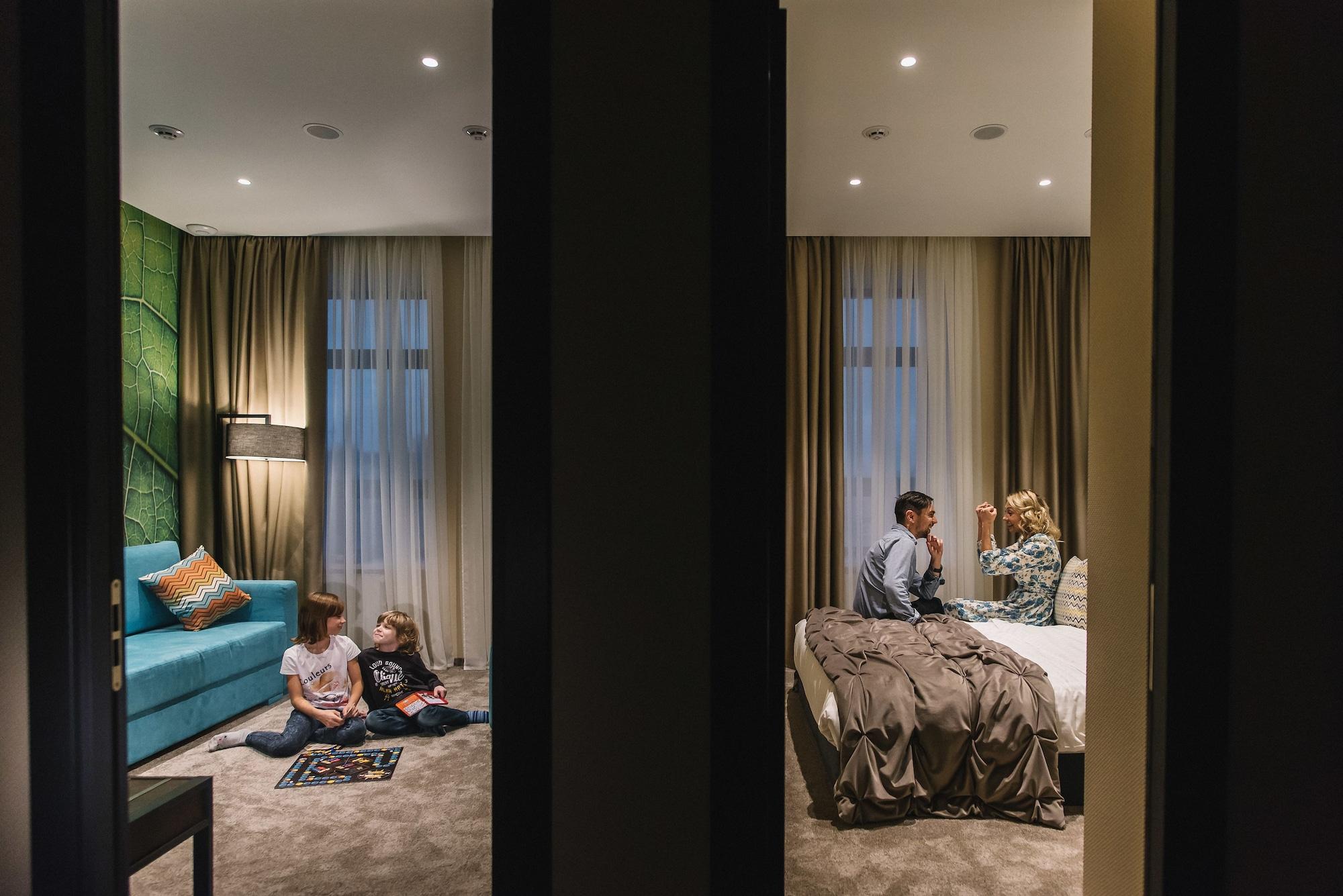 לוצק Noble Boutique Hotel מראה חיצוני תמונה