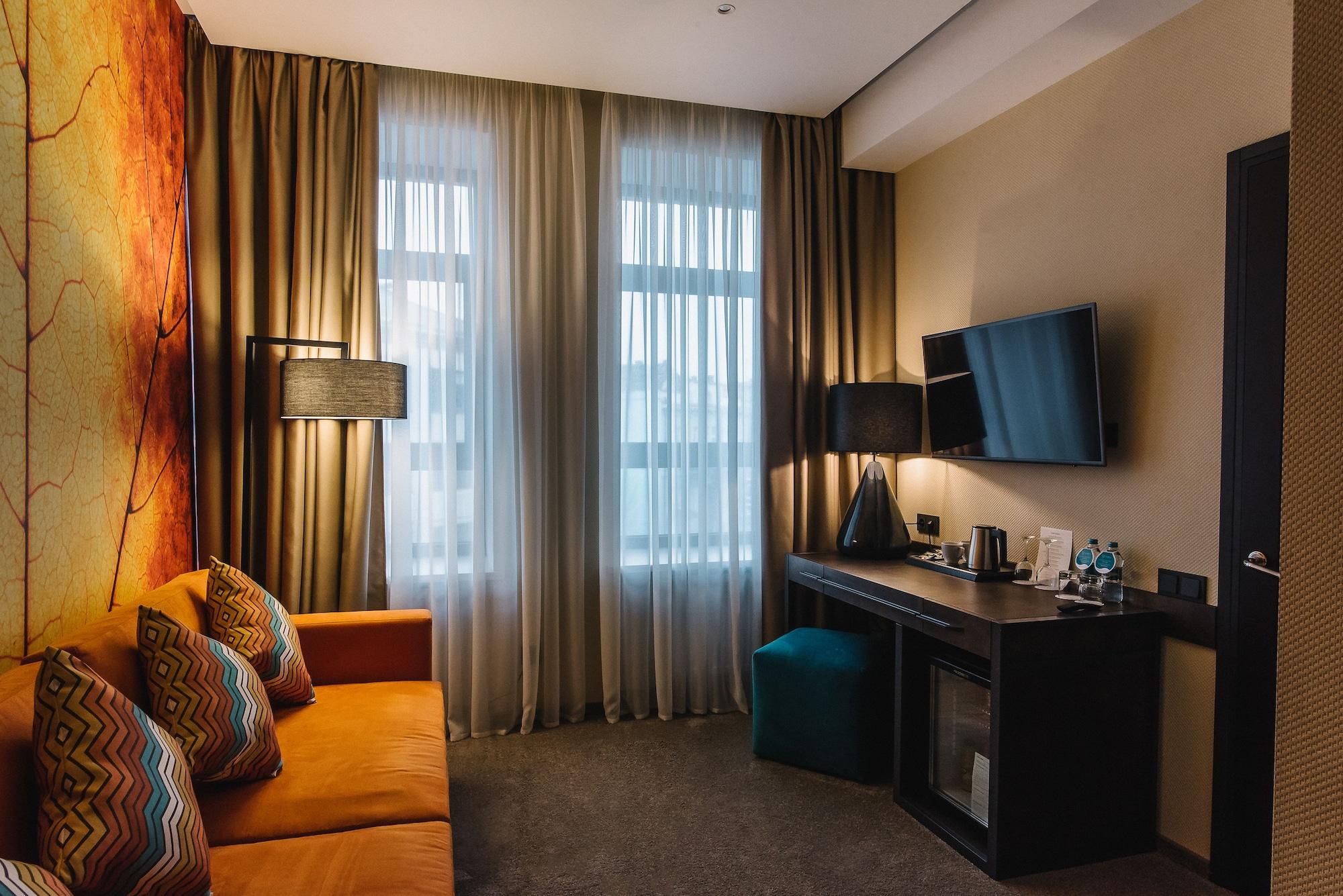 לוצק Noble Boutique Hotel מראה חיצוני תמונה