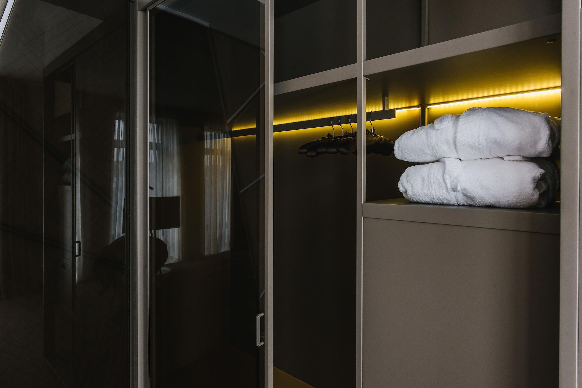 לוצק Noble Boutique Hotel מראה חיצוני תמונה