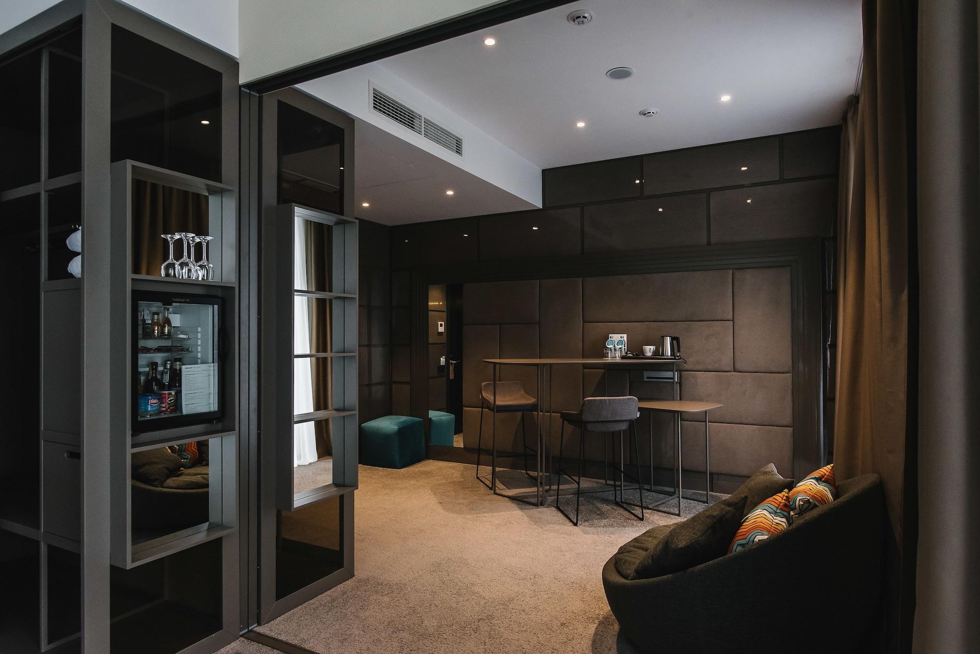 לוצק Noble Boutique Hotel מראה חיצוני תמונה
