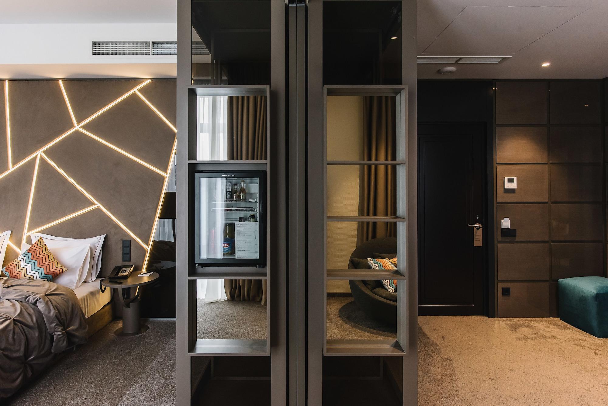 לוצק Noble Boutique Hotel מראה חיצוני תמונה