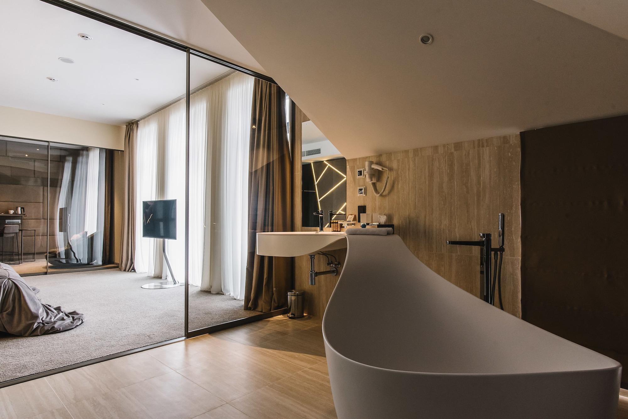 לוצק Noble Boutique Hotel מראה חיצוני תמונה