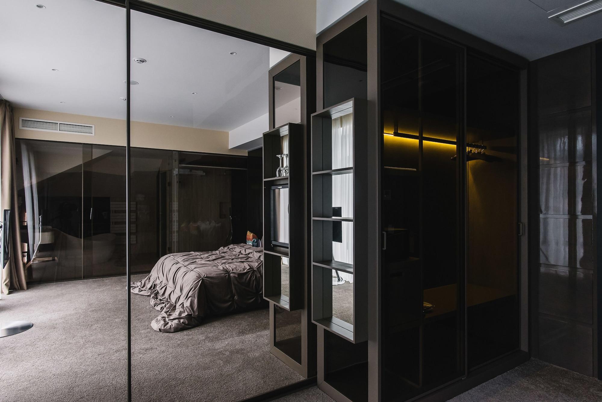 לוצק Noble Boutique Hotel מראה חיצוני תמונה