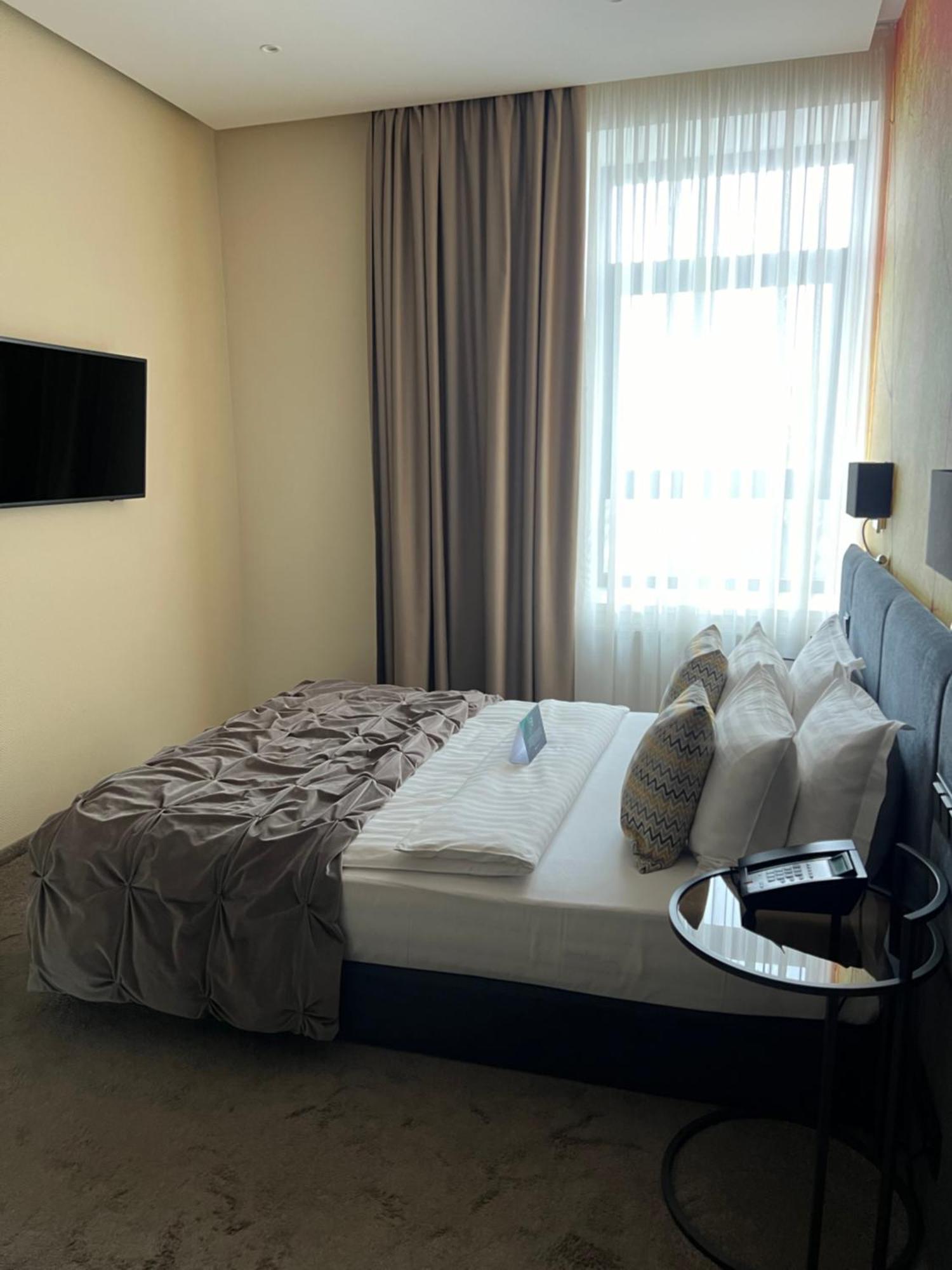 לוצק Noble Boutique Hotel מראה חיצוני תמונה