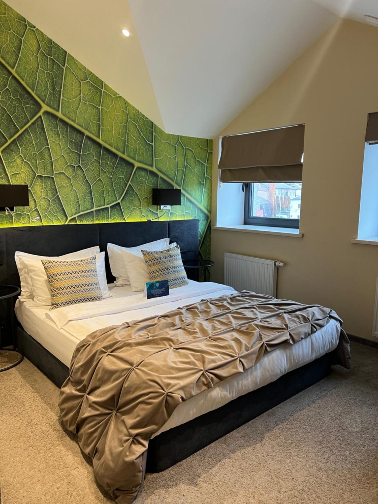 לוצק Noble Boutique Hotel מראה חיצוני תמונה