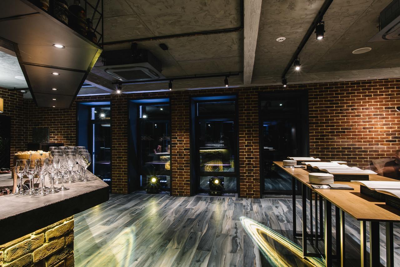 לוצק Noble Boutique Hotel מראה חיצוני תמונה
