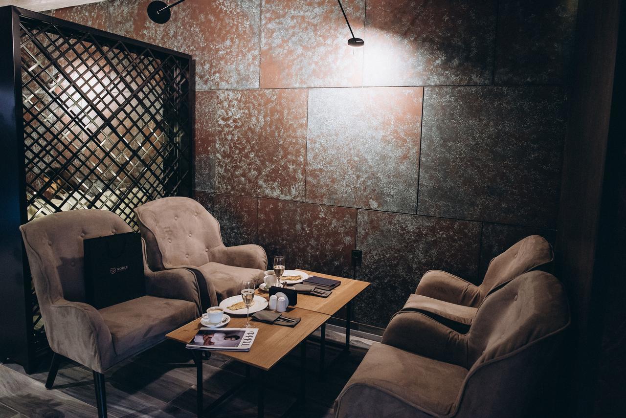 לוצק Noble Boutique Hotel מראה חיצוני תמונה