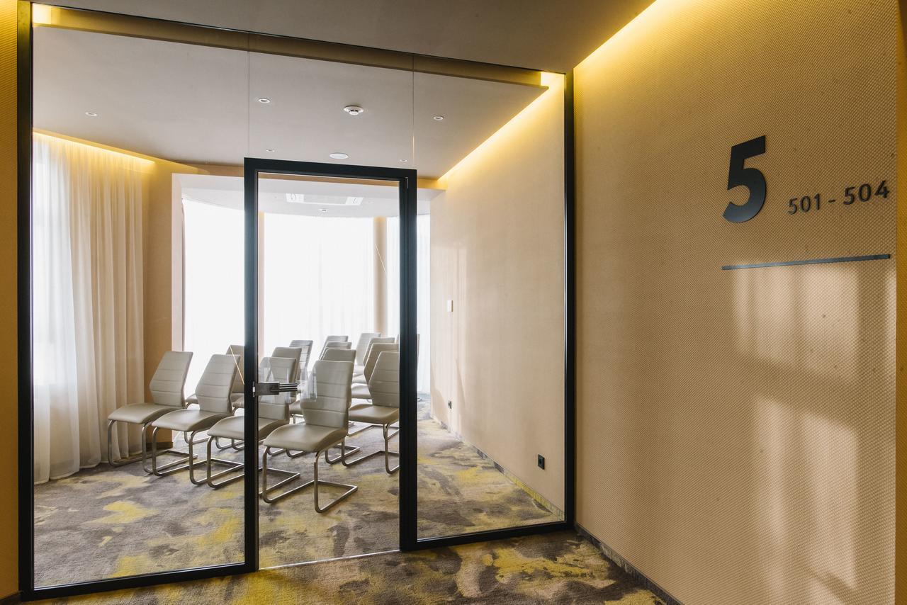 לוצק Noble Boutique Hotel מראה חיצוני תמונה
