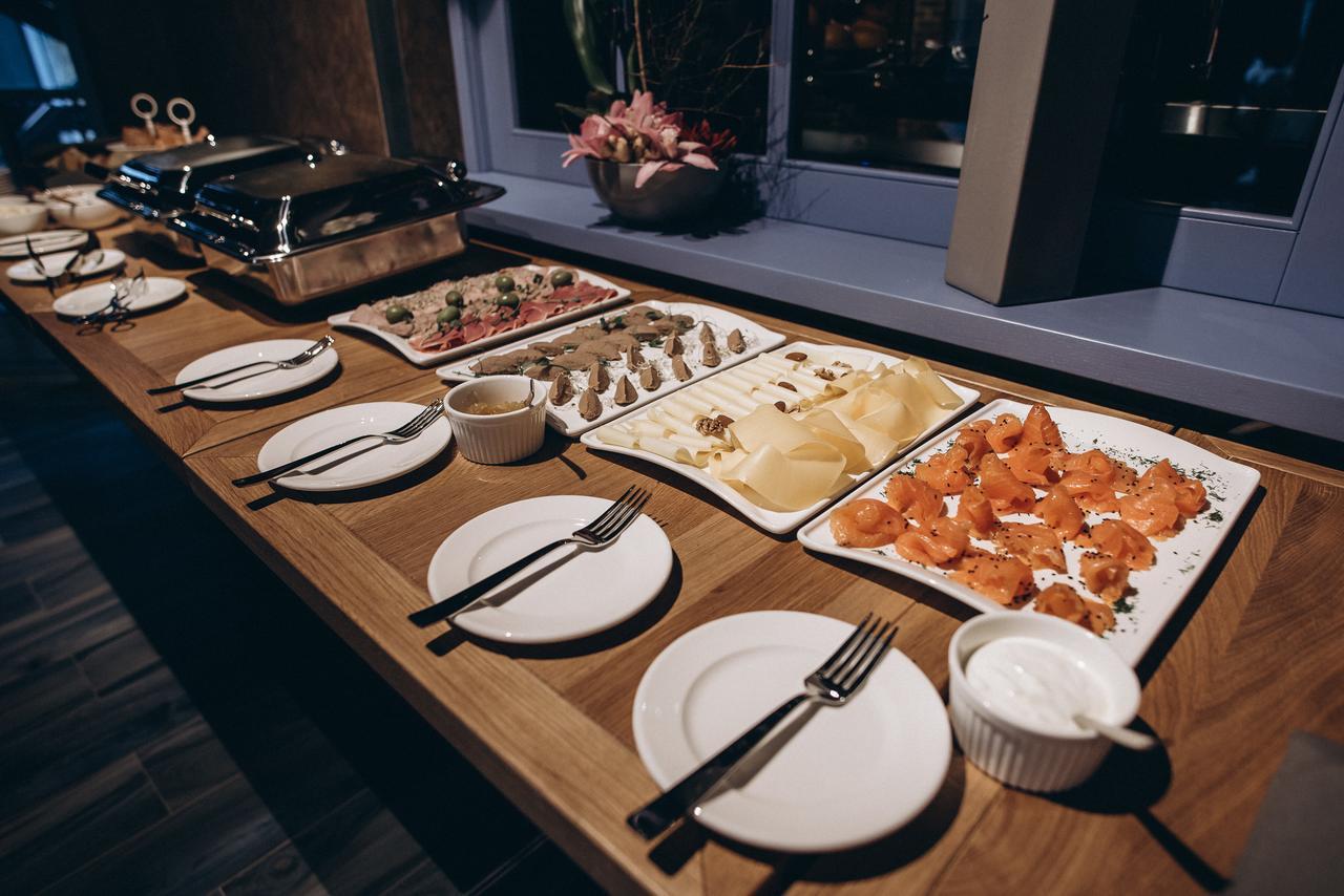 לוצק Noble Boutique Hotel מראה חיצוני תמונה