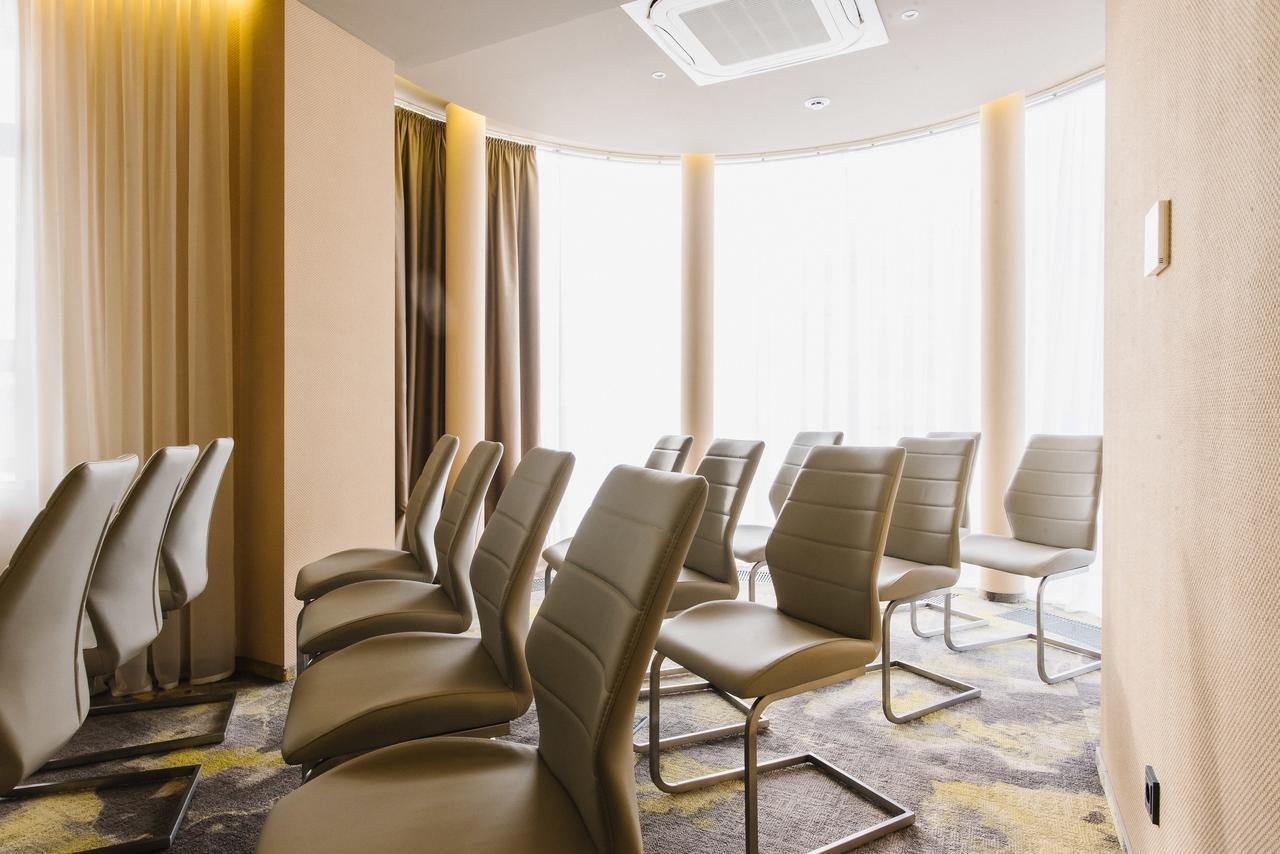 לוצק Noble Boutique Hotel מראה חיצוני תמונה