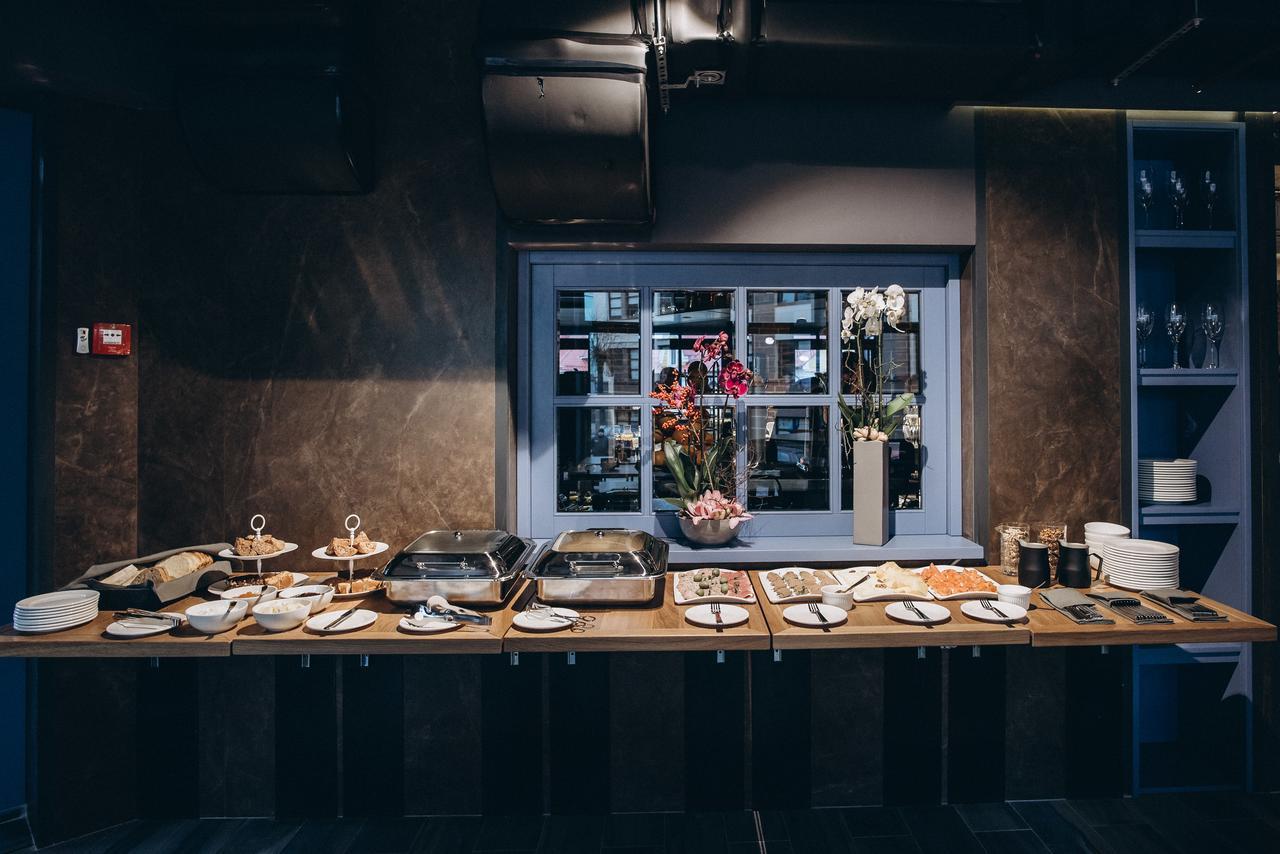 לוצק Noble Boutique Hotel מראה חיצוני תמונה